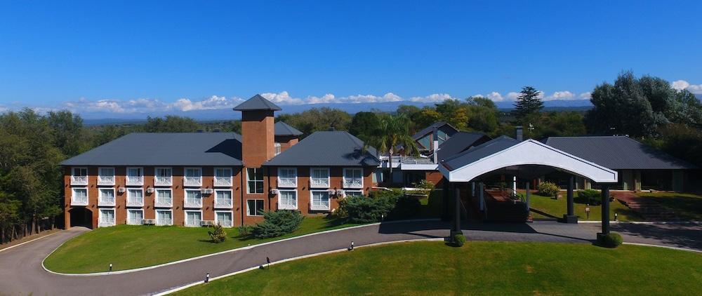 Howard Johnson Hotel & Spa Villa General Belgrano Exterior foto